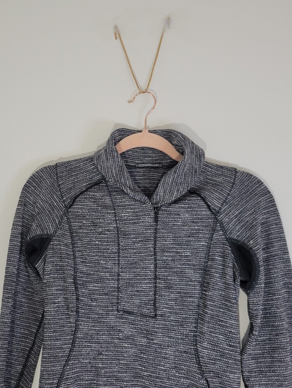 LULULEMON Women’s SIZE 6 Gray Long-Sleeve Athletic Hoodie‎ - Picture 3 of 8